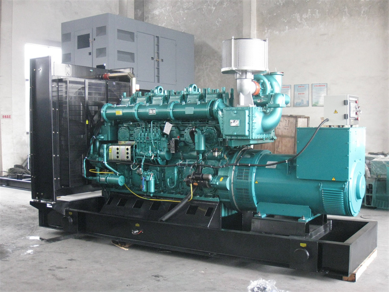 田家庵200KW 柴油发电机的油耗是多少？